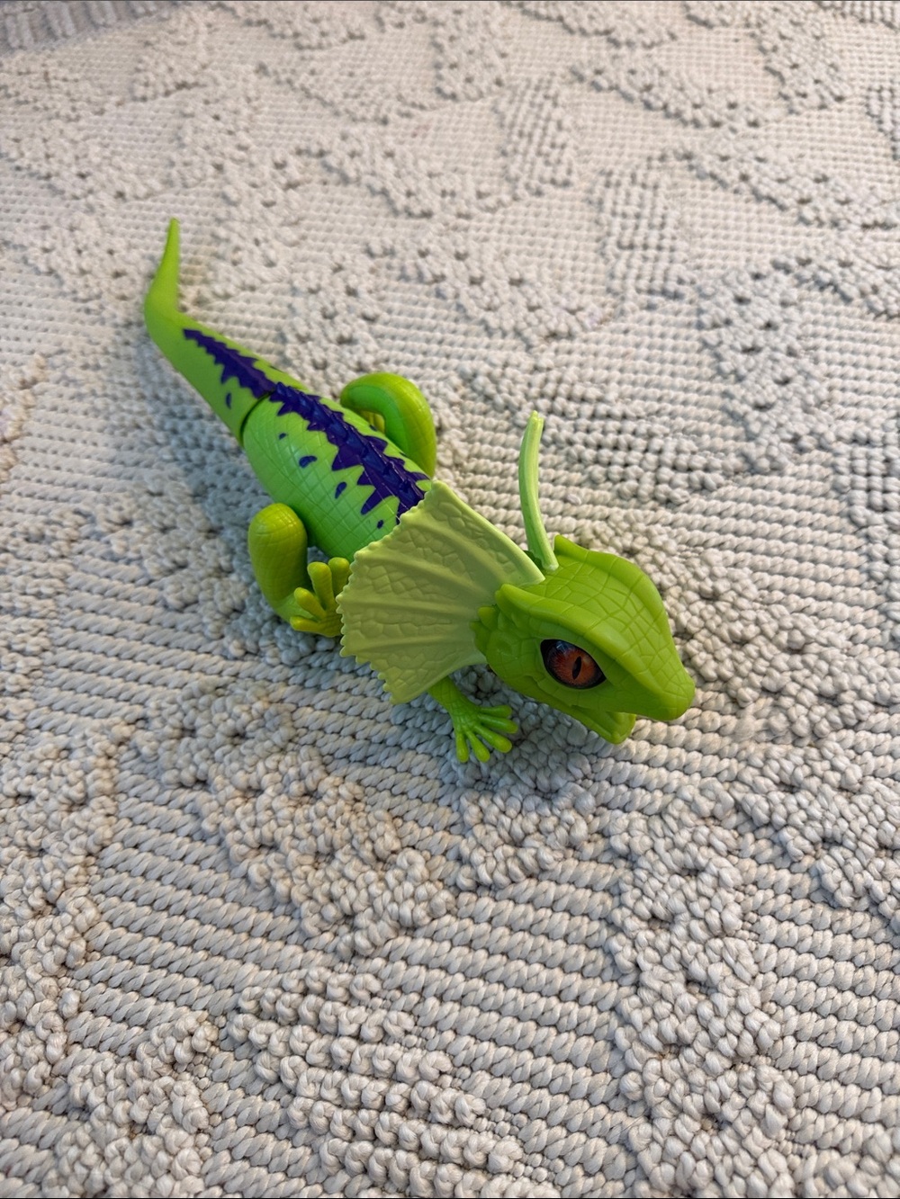 RoboAlive lurking lizard